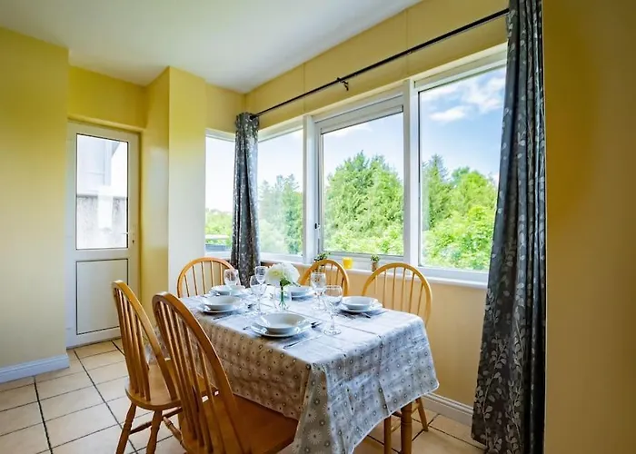 56 - Three Bed With Parking Апартаменты *