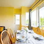 3 Bedroom Sleeps 5 Wifi Included