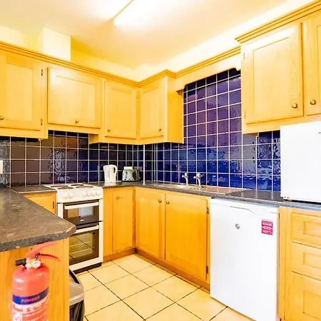 3 Bedroom Sleeps 5 Wifi Included * Galway