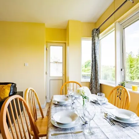 3 Bedroom Sleeps 5 Wifi Included