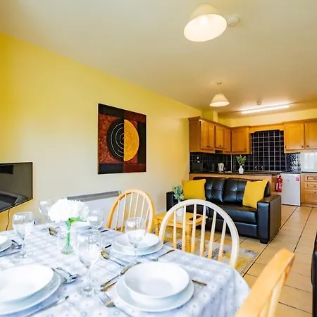 3 Bedroom Sleeps 5 Wifi Included * Galway
