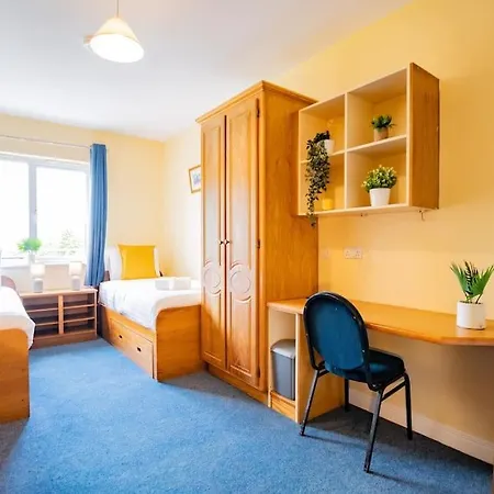 3 Bedroom Sleeps 5 Wifi Included * Galway