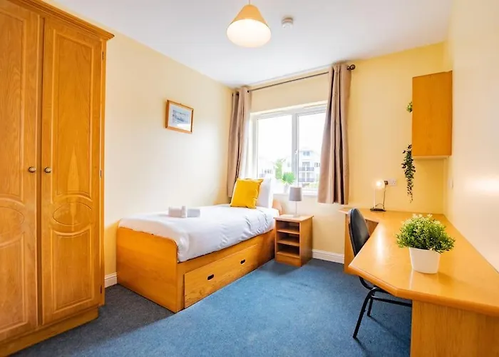 56 - Three Bed With Parking * 戈尔韦