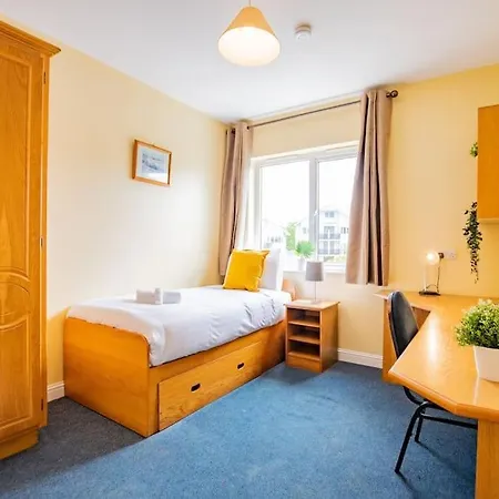 3 Bedroom Sleeps 5 Wifi Included * Galway